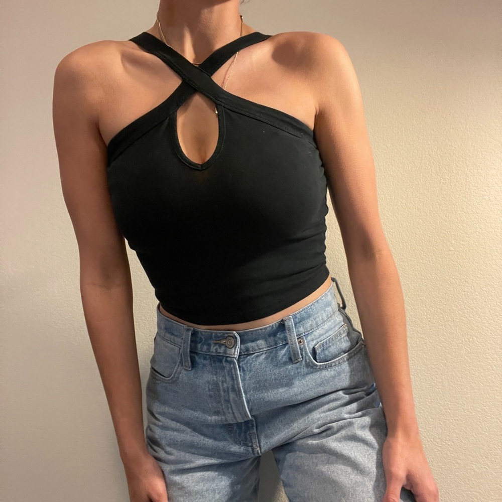 Cross cross keyhole tank top